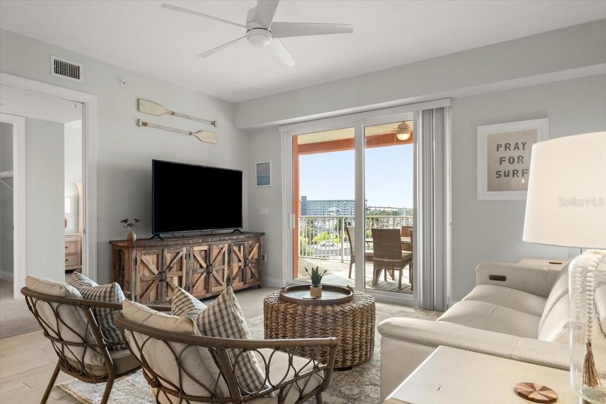 2 RIVERWALK DR #402