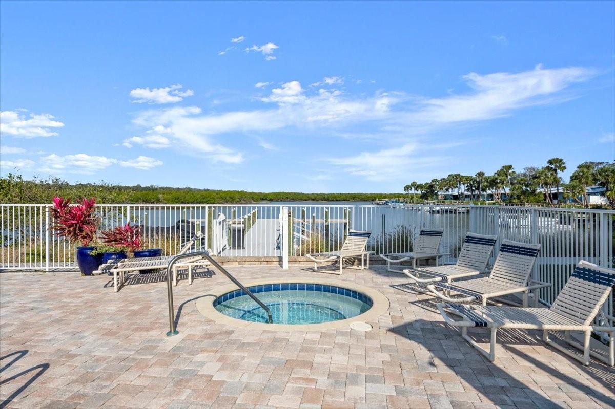 2 RIVERWALK DR #402