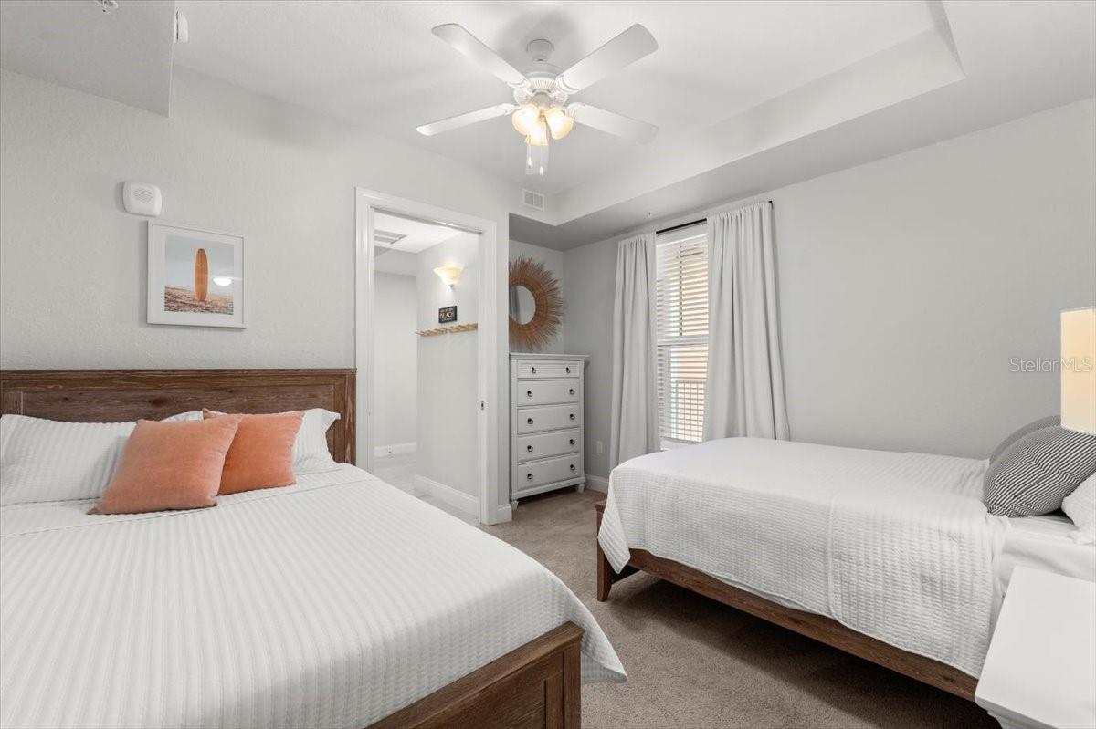 2 RIVERWALK DR #402