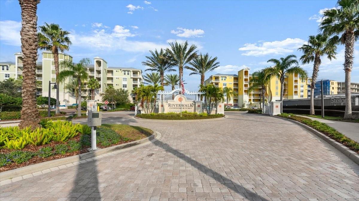 2 RIVERWALK DR #402