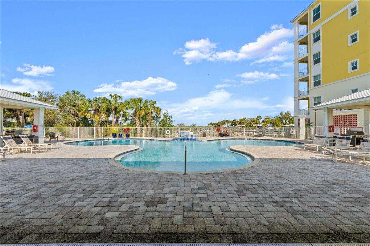 2 RIVERWALK DR #402