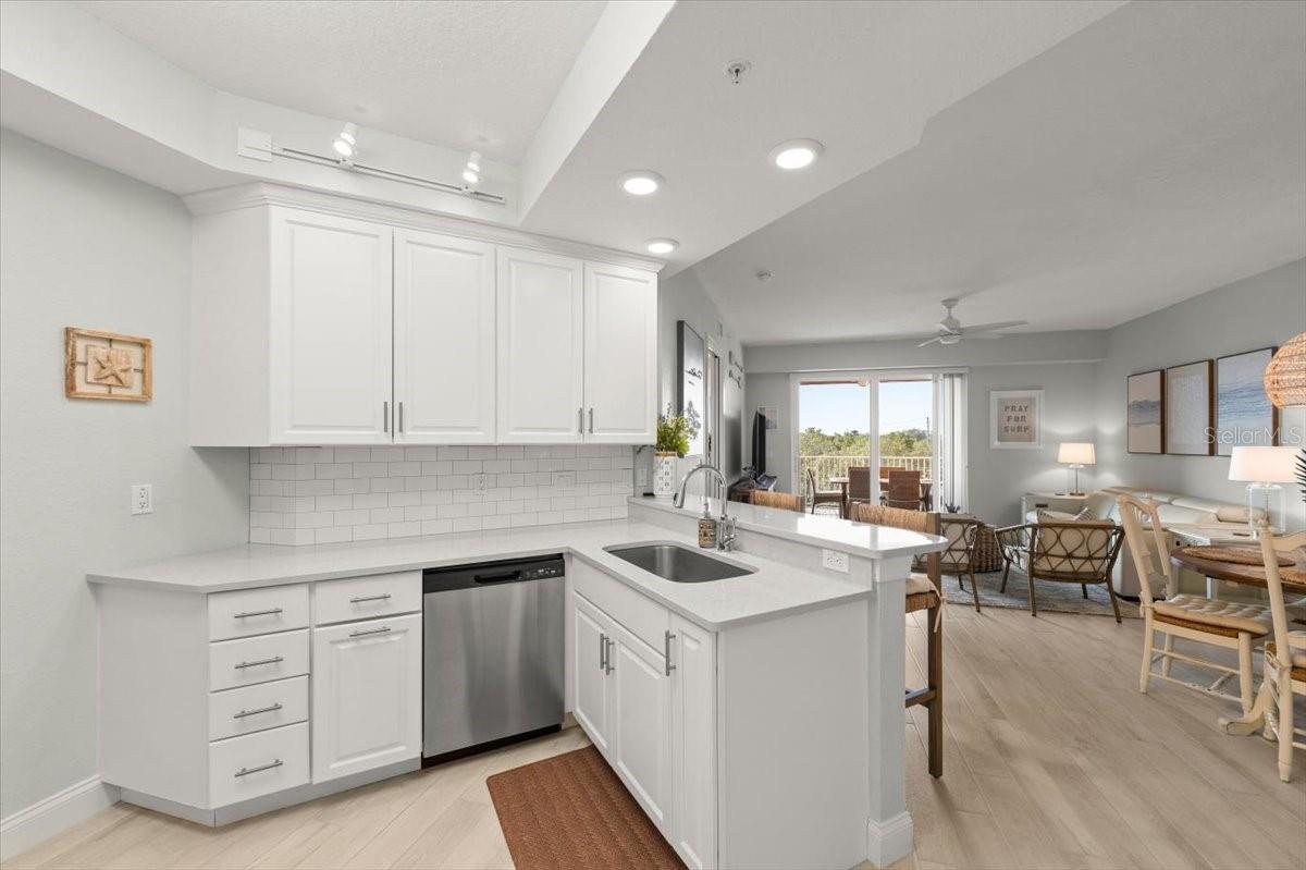 2 RIVERWALK DR #402