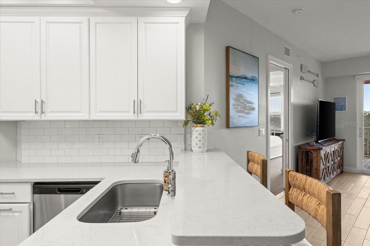 2 RIVERWALK DR #402