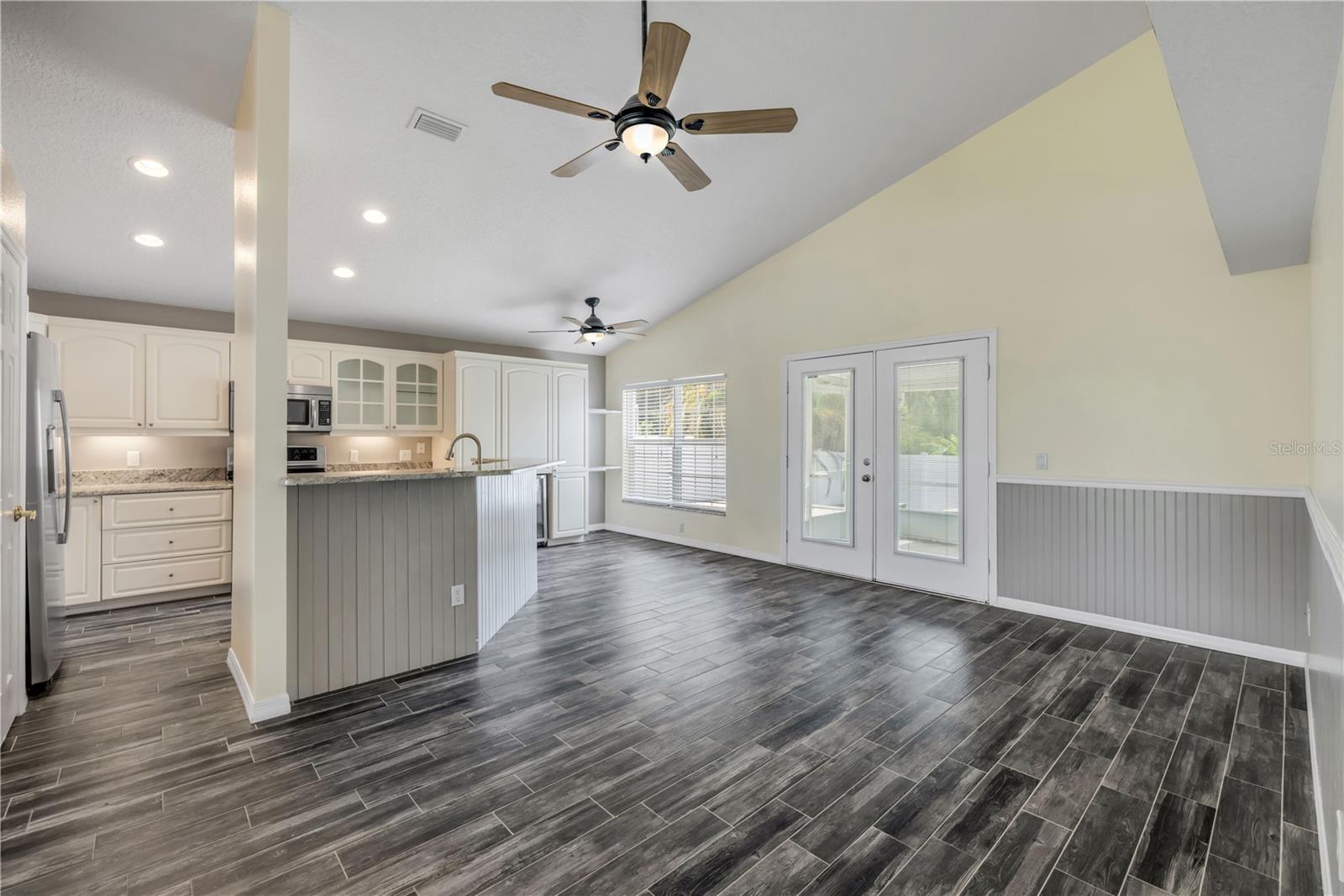 2243 DAVIS DR