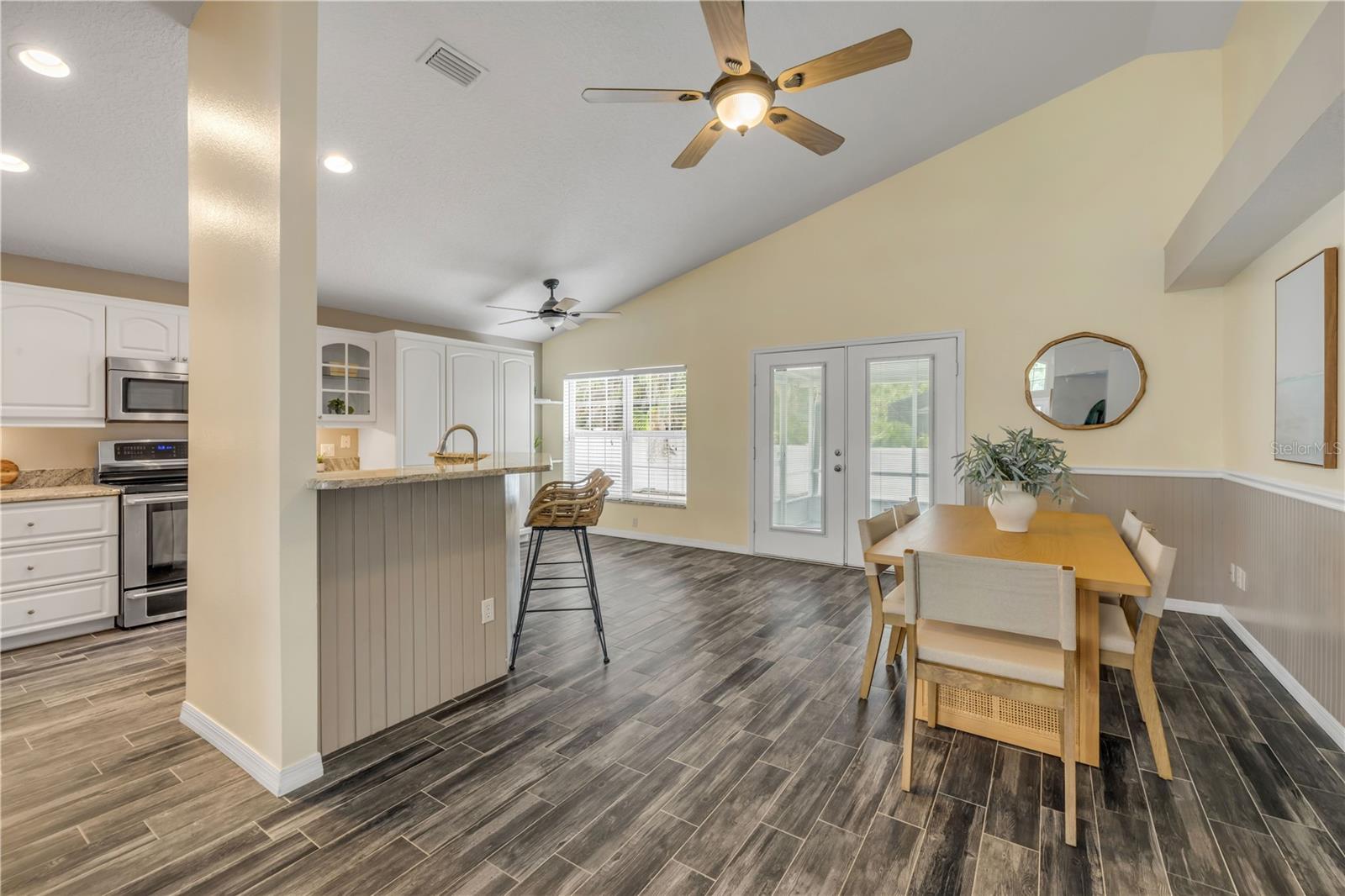 2243 DAVIS DR