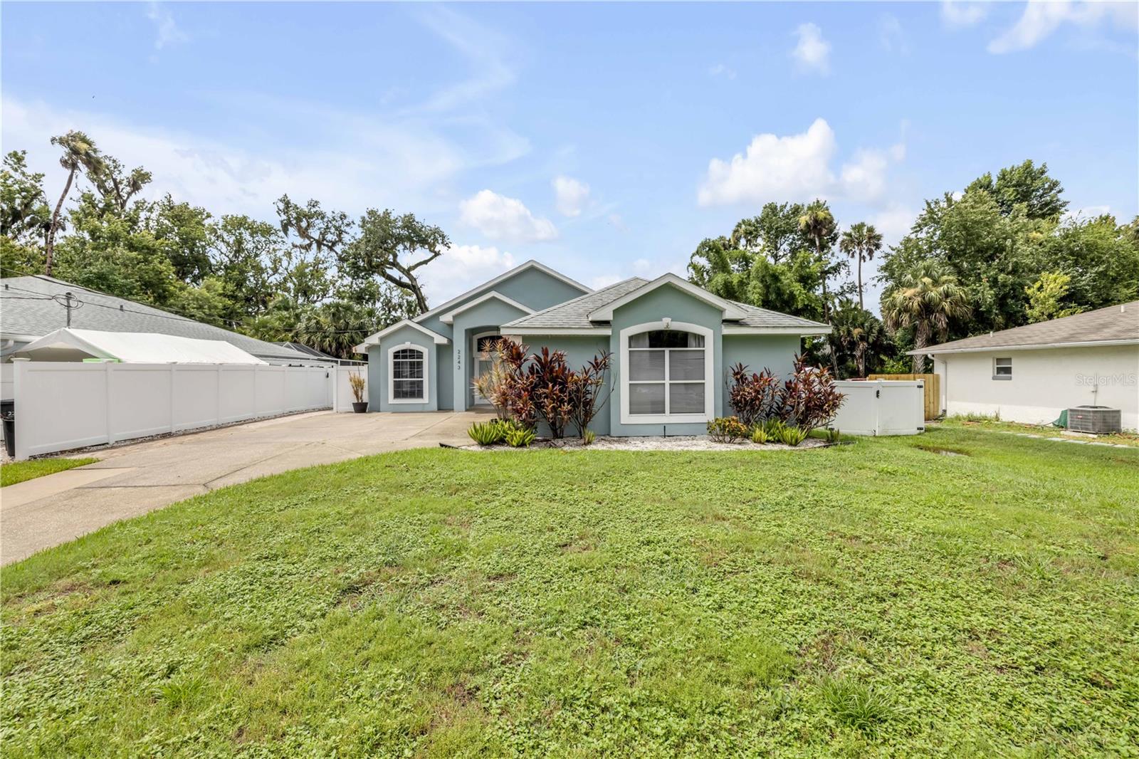 2243 DAVIS DR