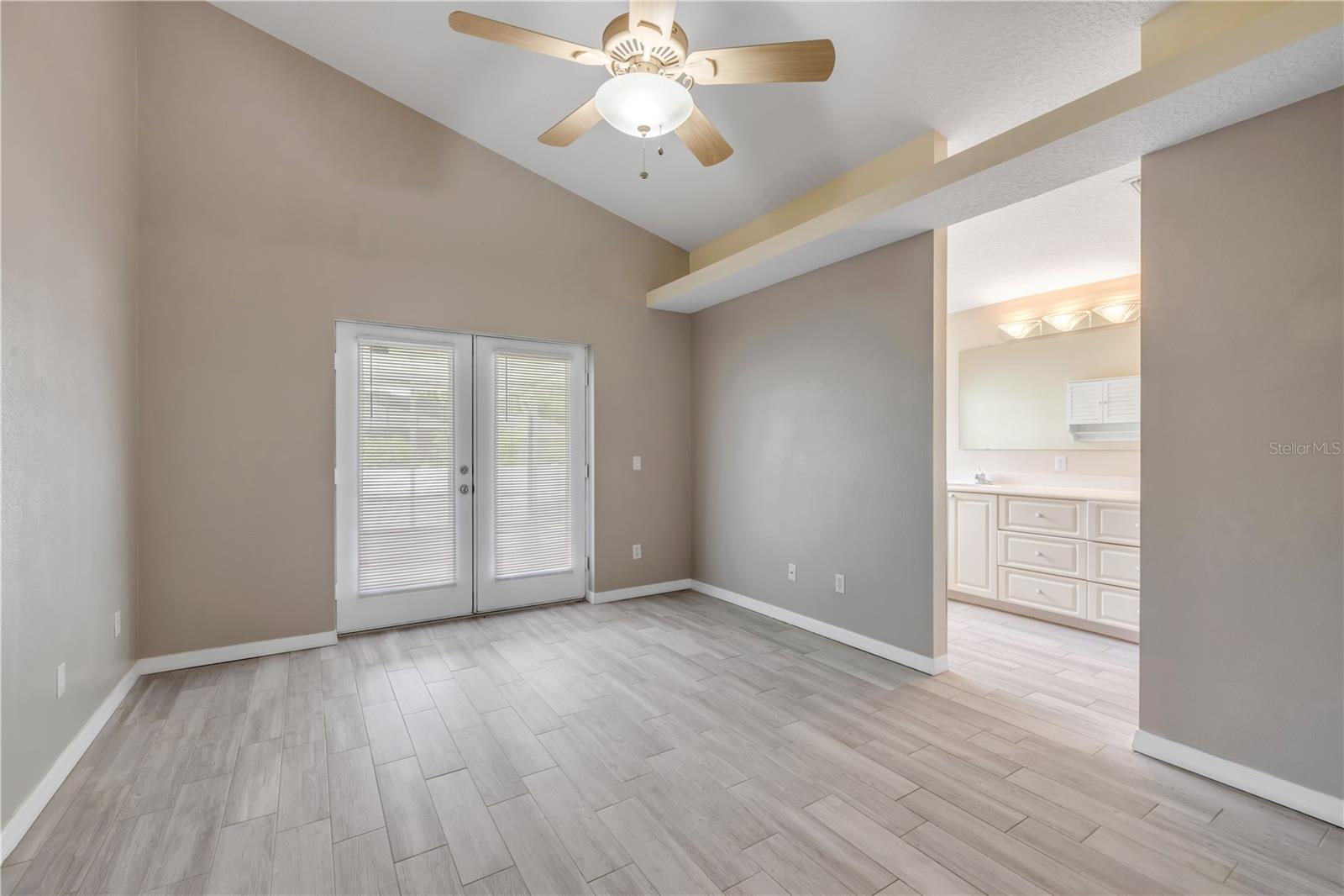2243 DAVIS DR