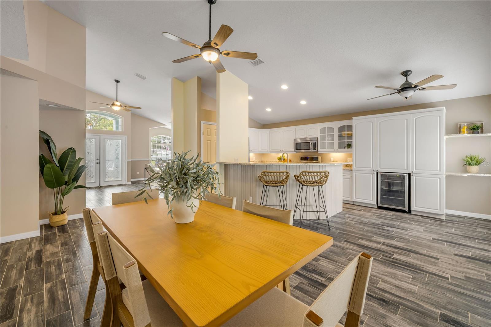 2243 DAVIS DR