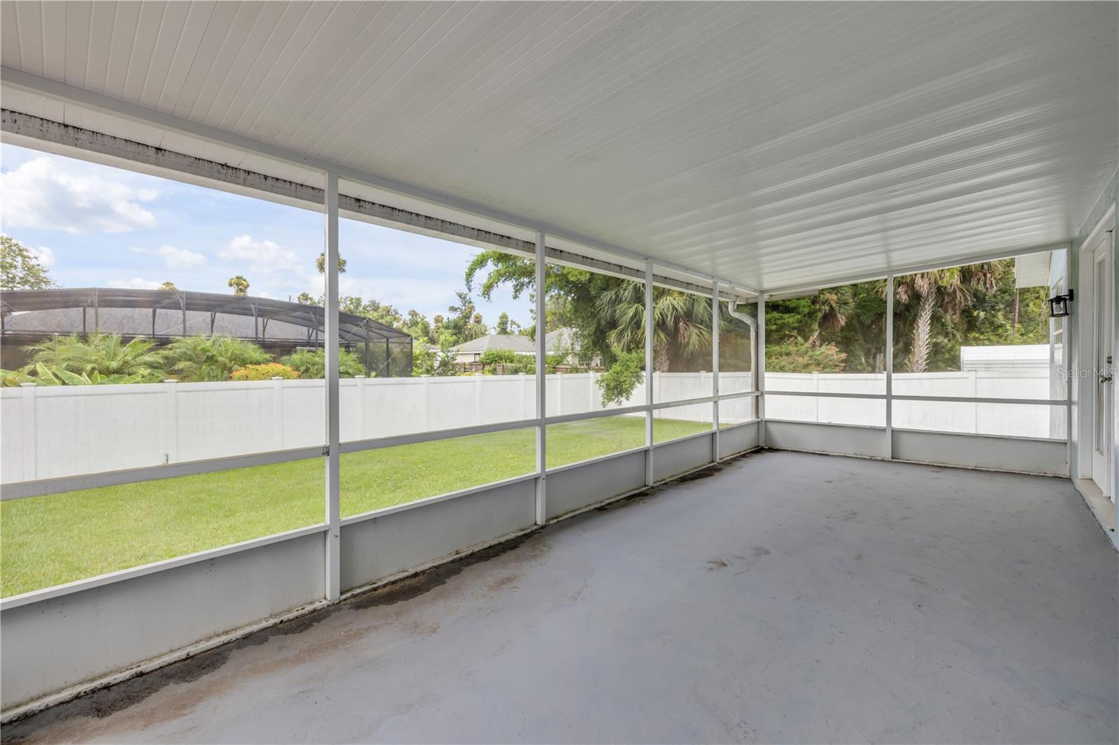 2243 DAVIS DR
