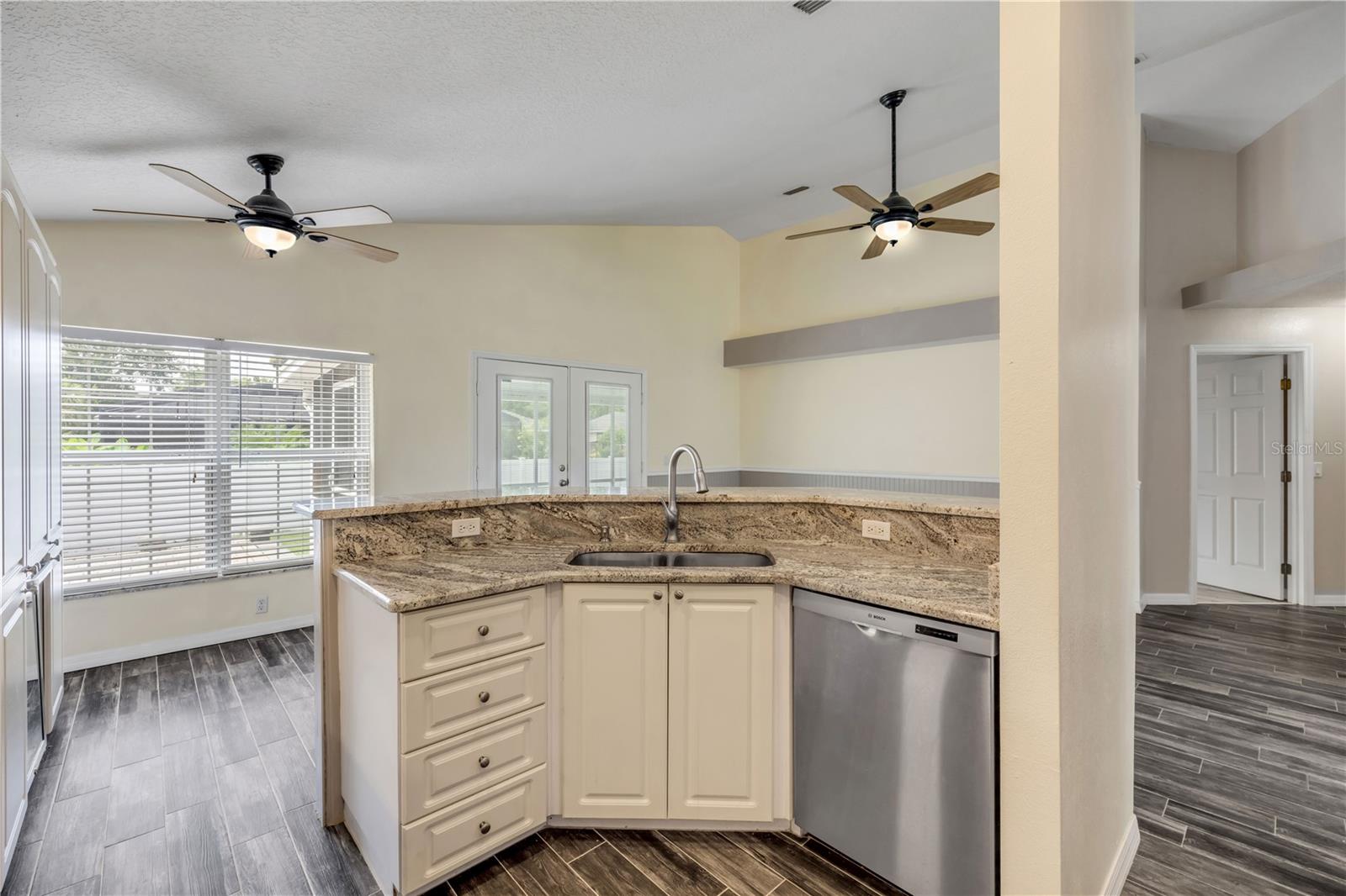 2243 DAVIS DR