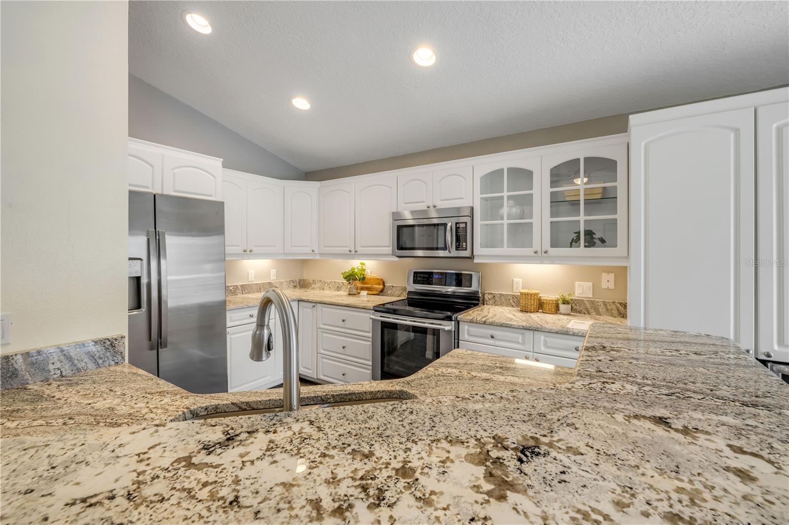 2243 DAVIS DR