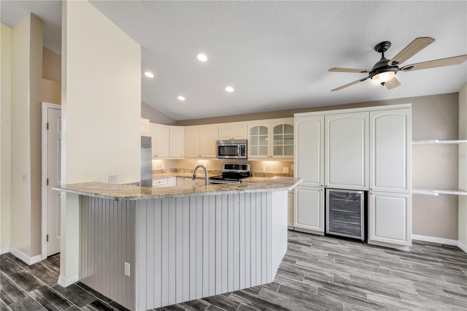 2243 DAVIS DR