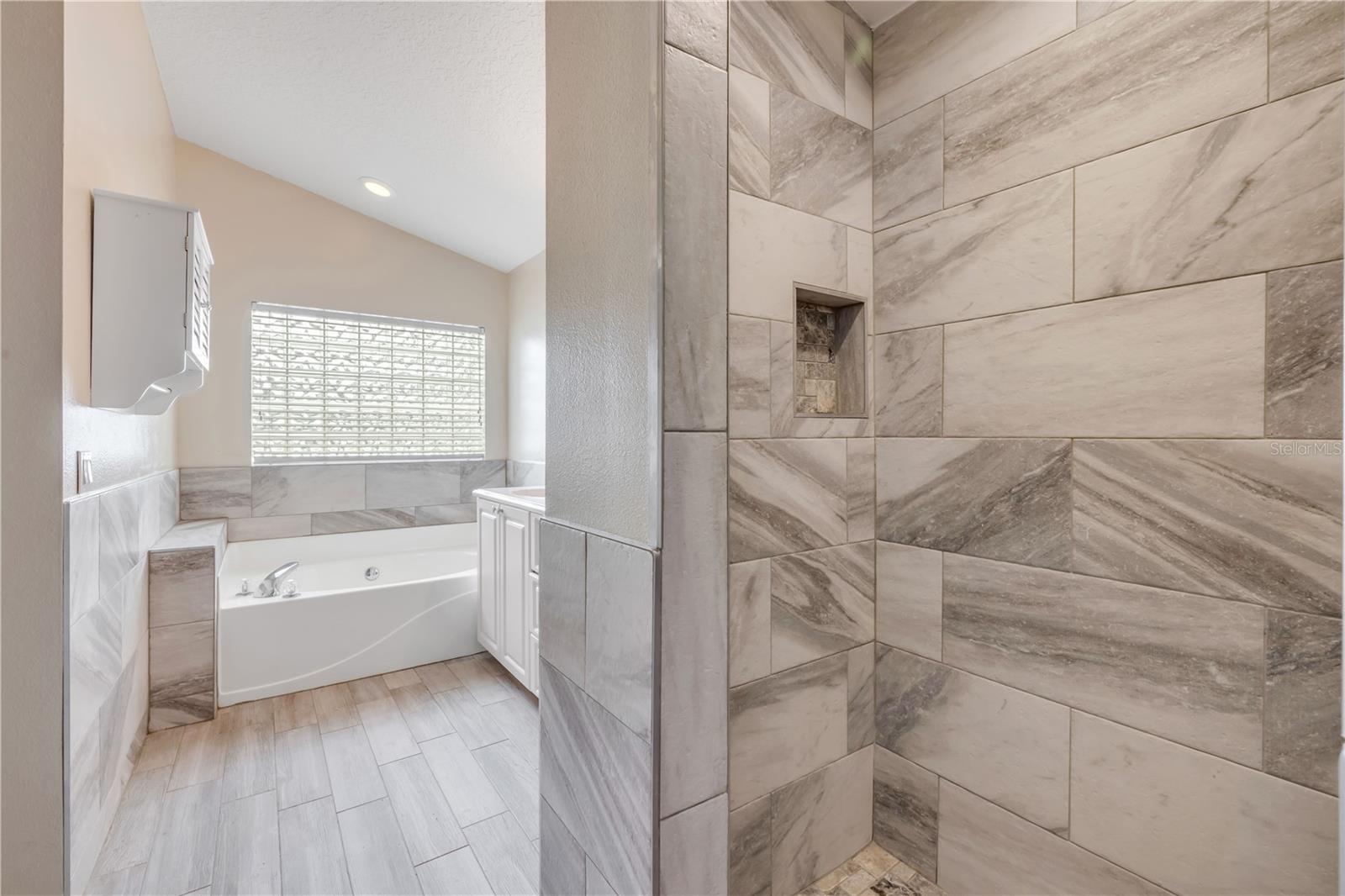 2243 DAVIS DR