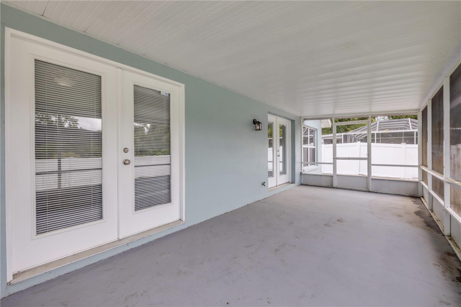 2243 DAVIS DR