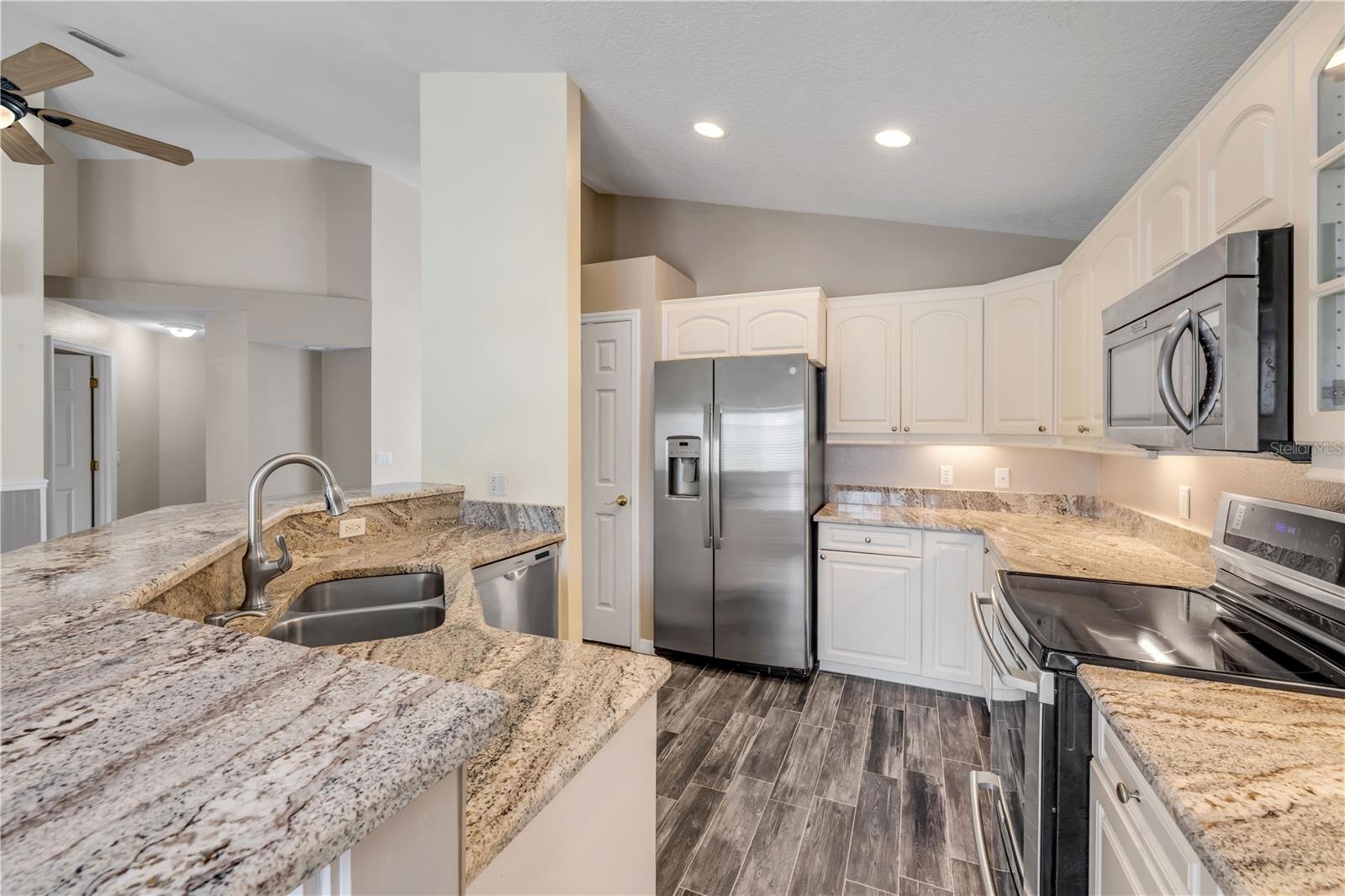 2243 DAVIS DR