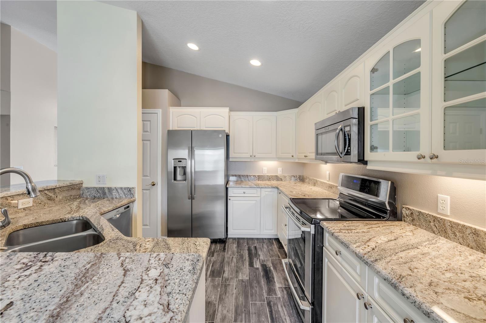 2243 DAVIS DR