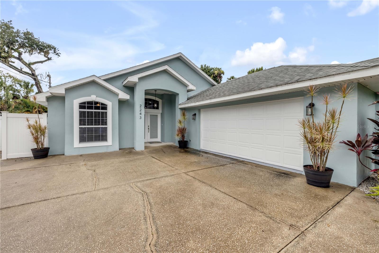 2243 DAVIS DR