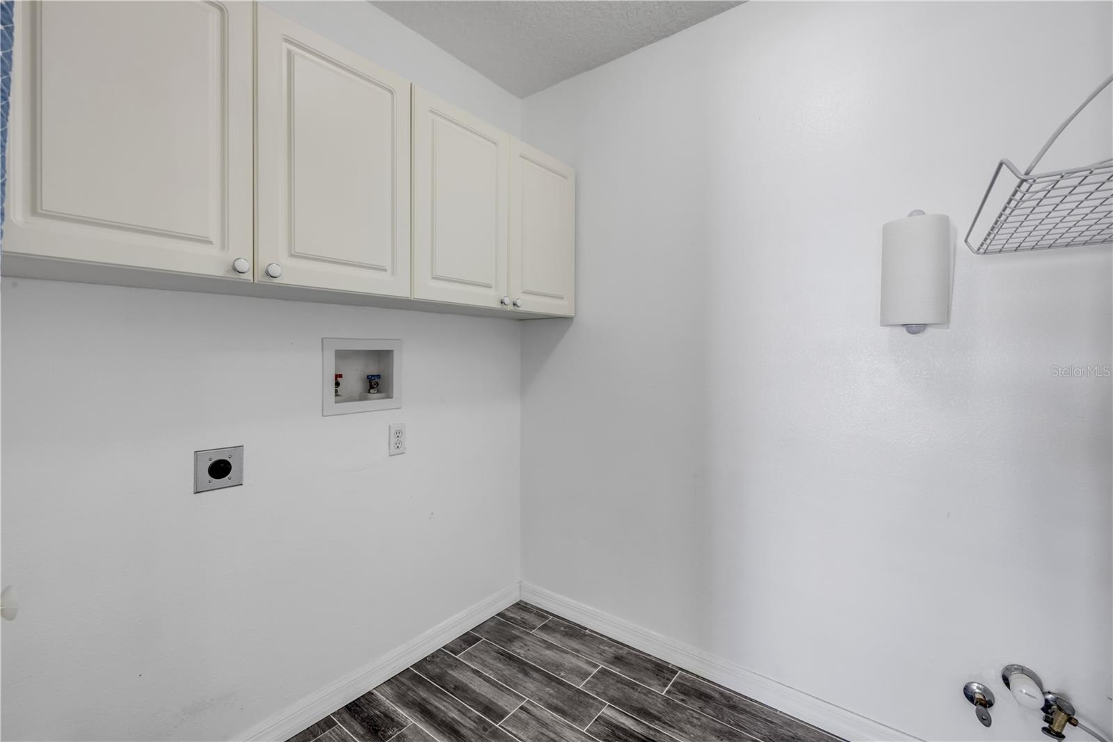 2243 DAVIS DR