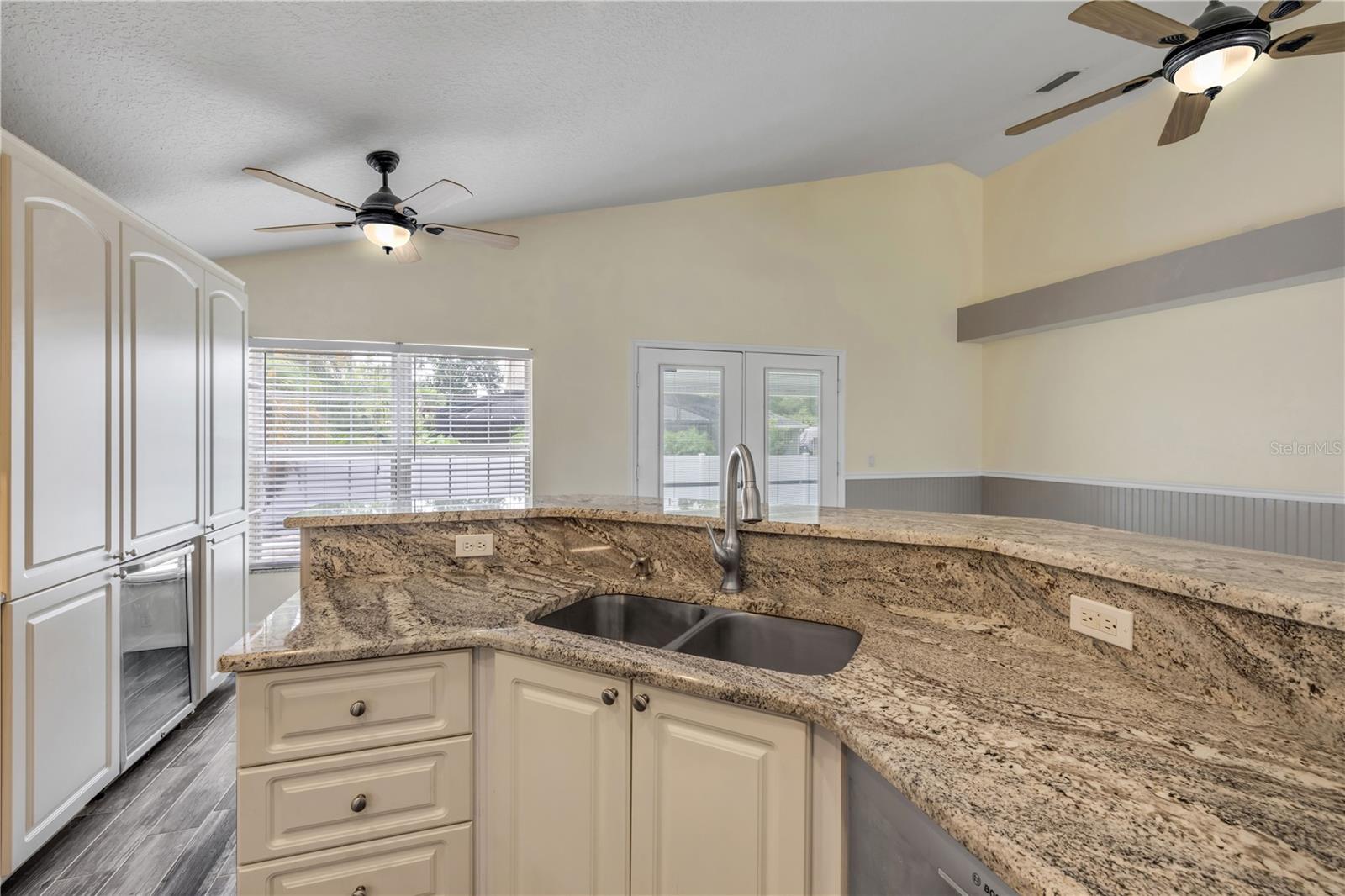 2243 DAVIS DR