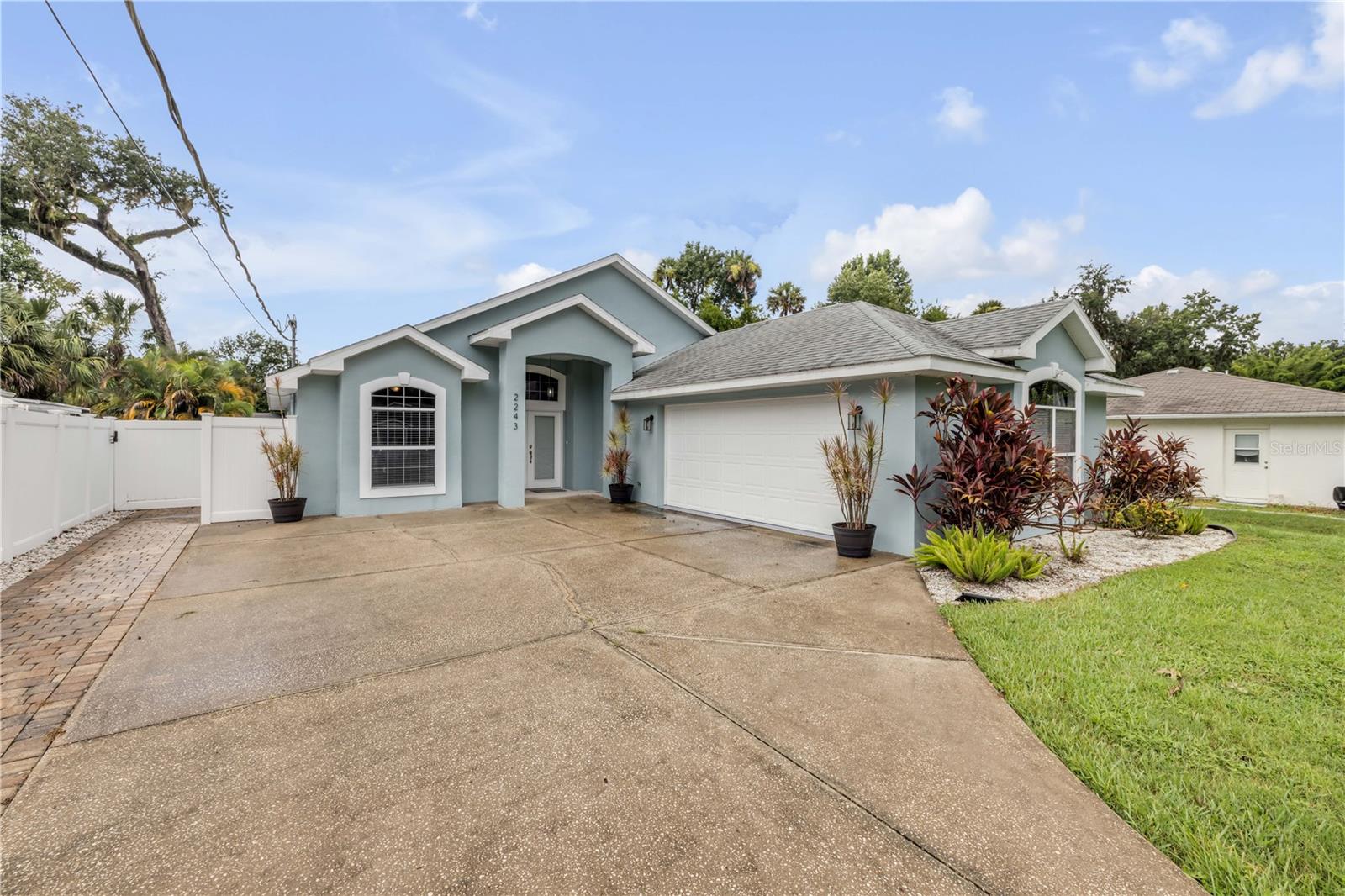 2243 DAVIS DR
