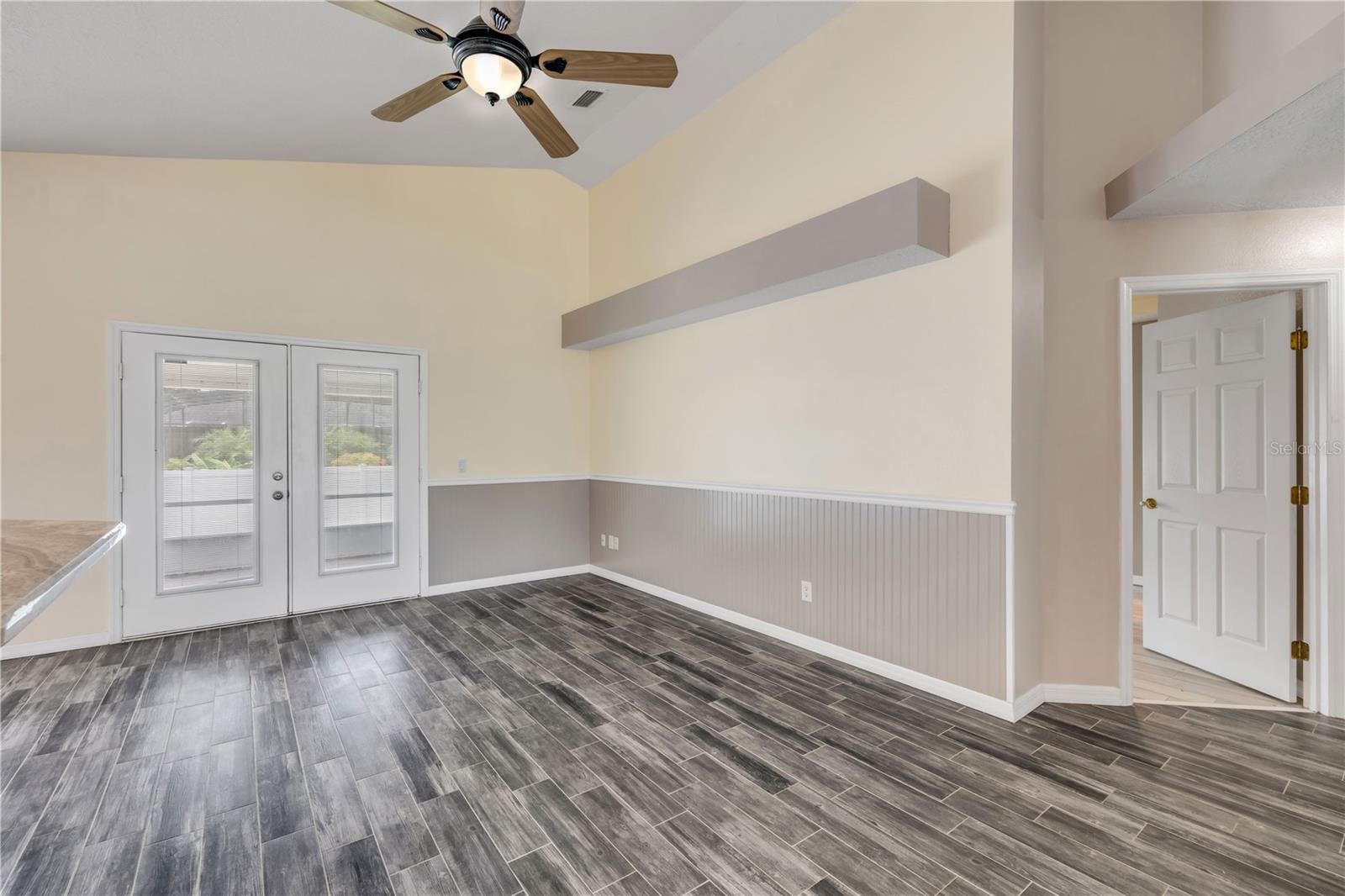 2243 DAVIS DR
