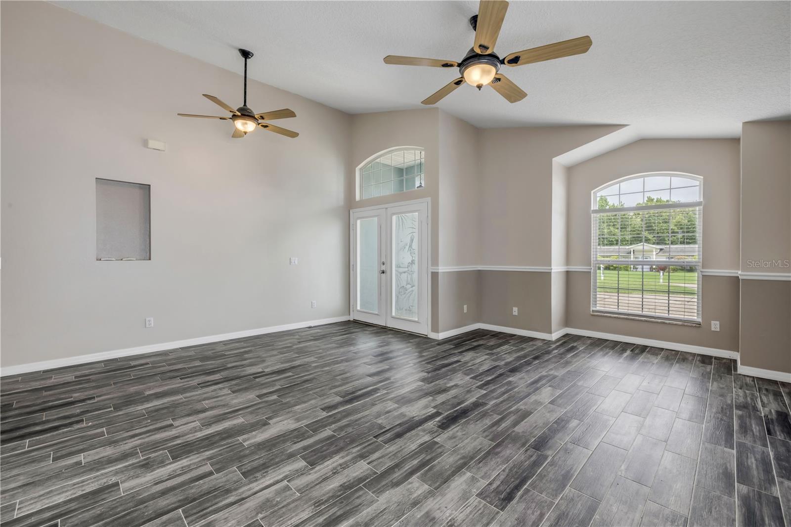 2243 DAVIS DR