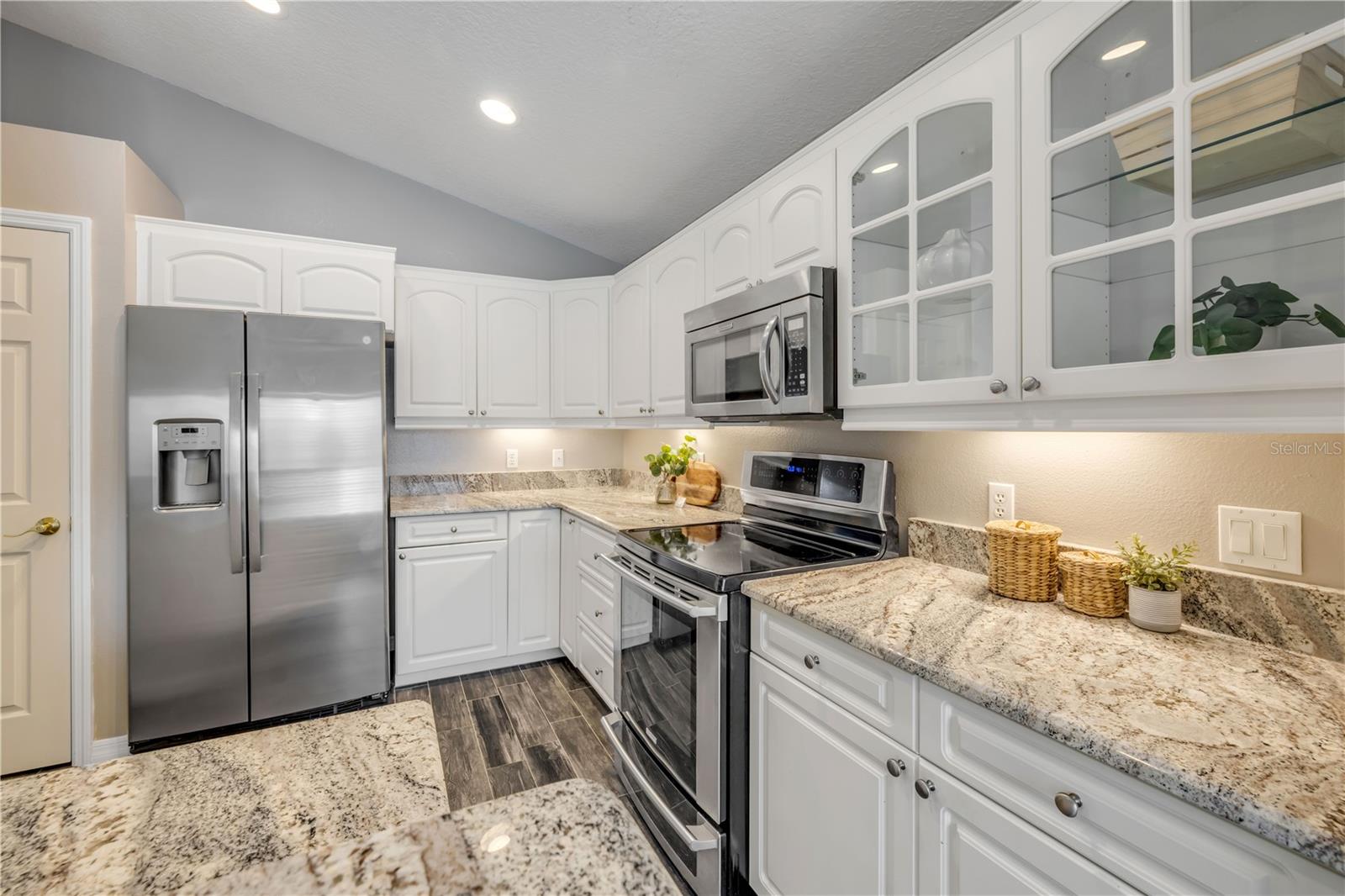 2243 DAVIS DR