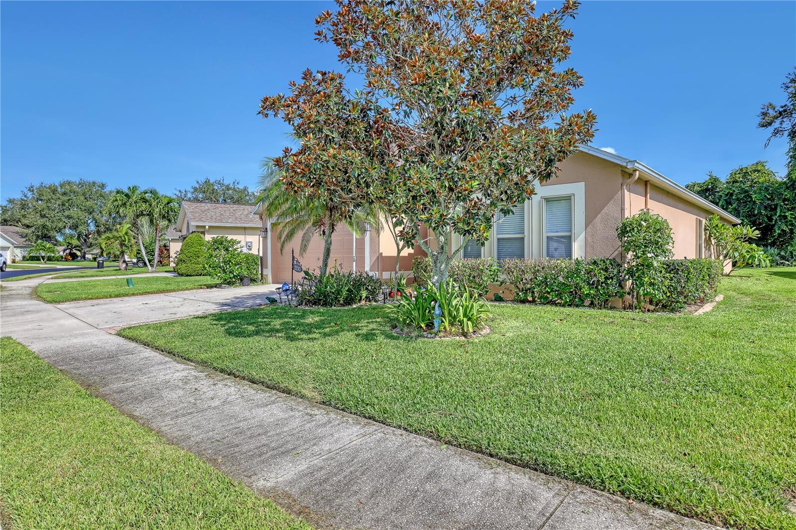 2210 SPRING CREEK CIR NE