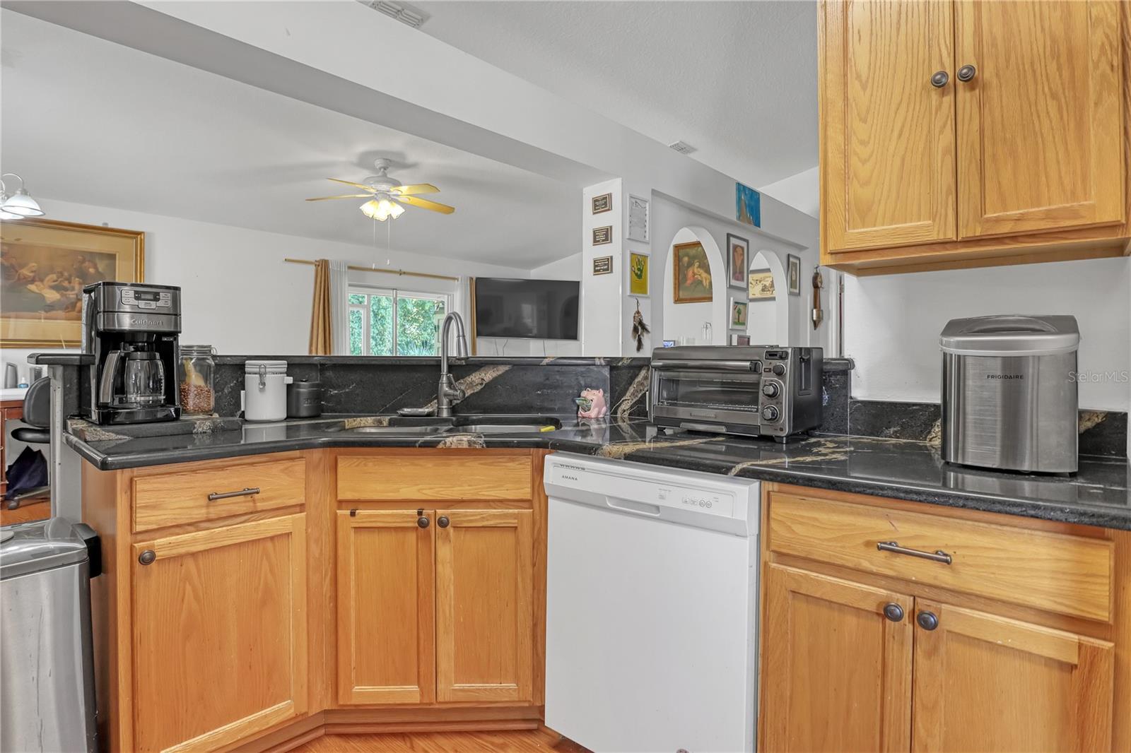 2210 SPRING CREEK CIR NE