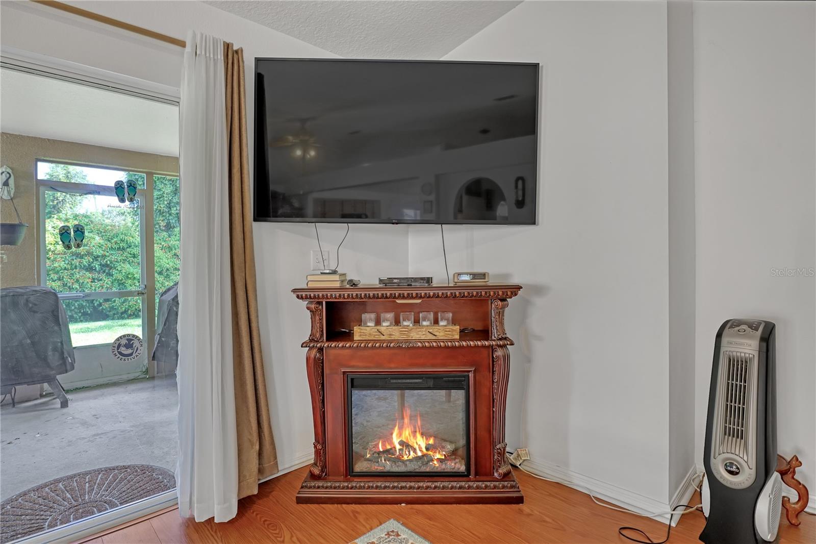 2210 SPRING CREEK CIR NE