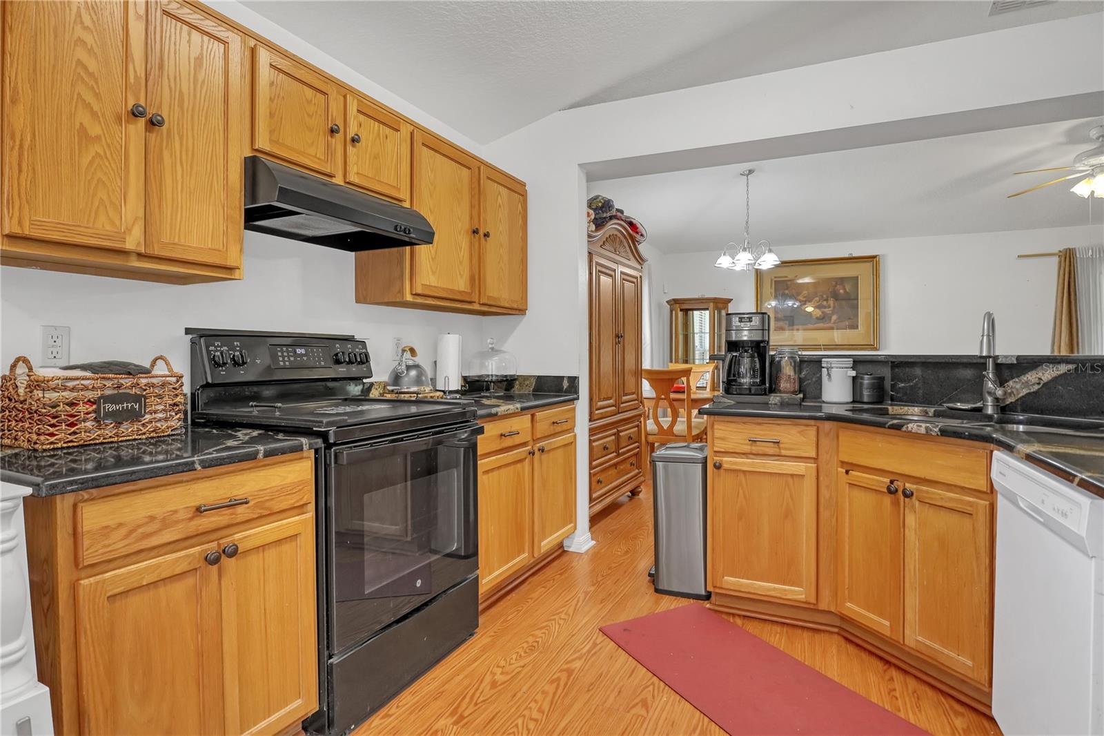 2210 SPRING CREEK CIR NE