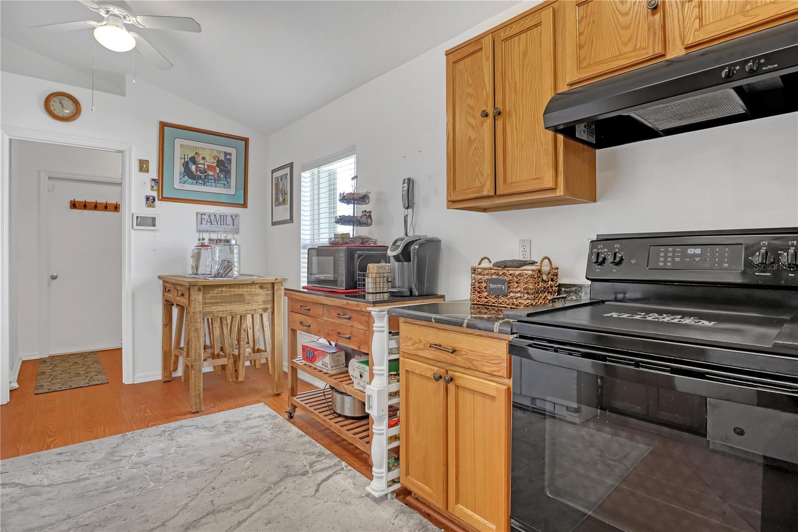 2210 SPRING CREEK CIR NE