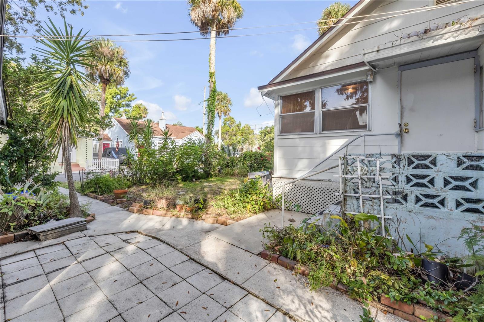 218 MARY AVE
