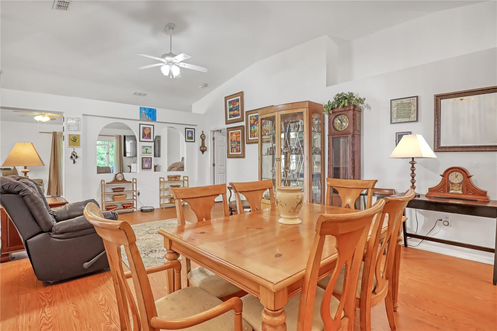 2210 SPRING CREEK CIR NE