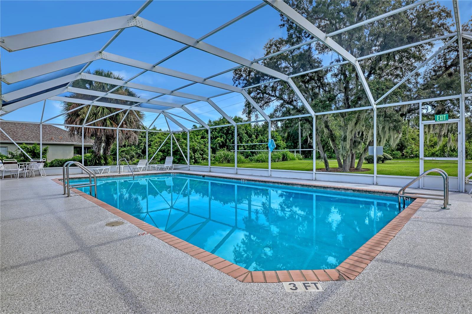 2210 SPRING CREEK CIR NE