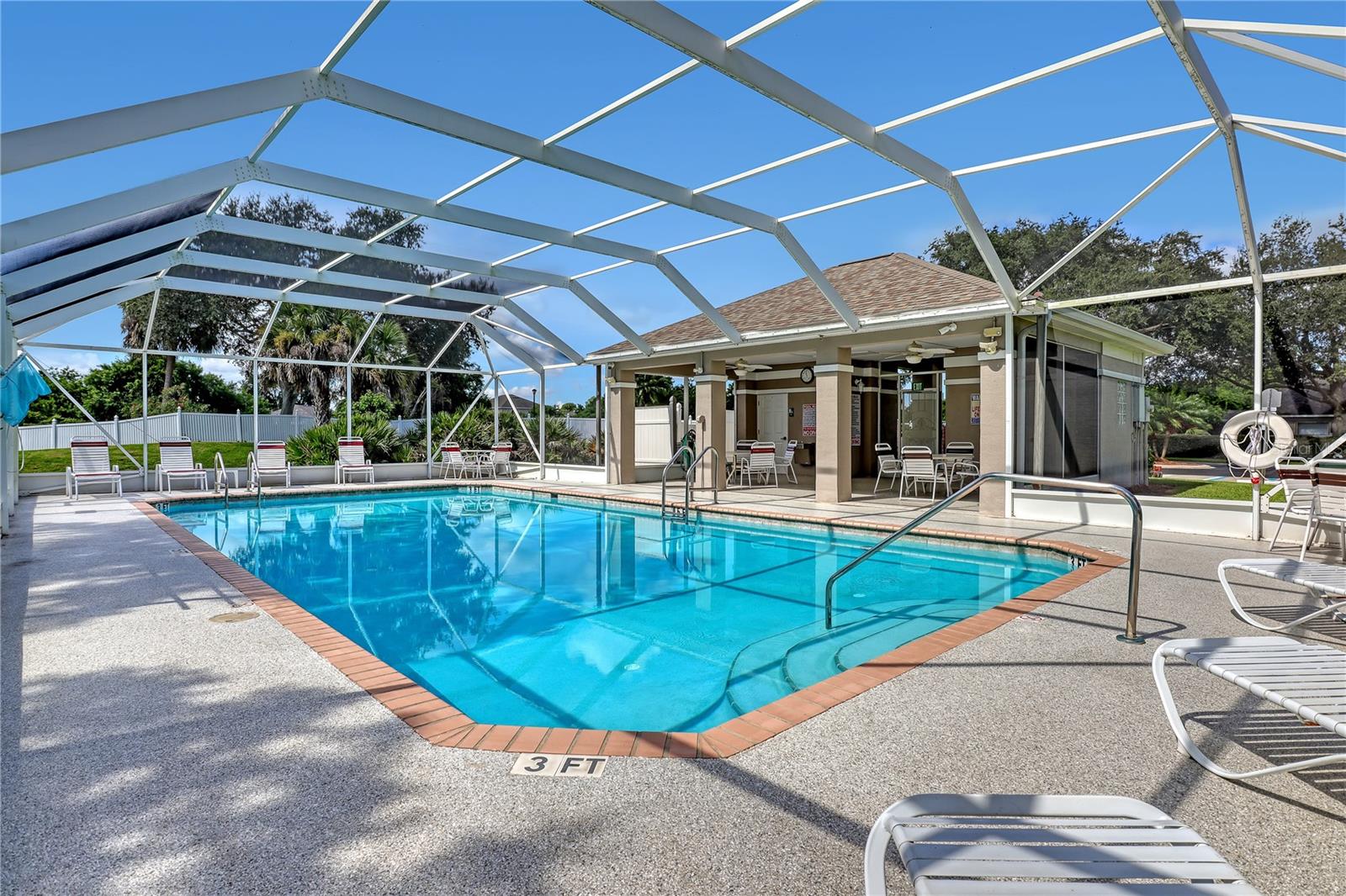 2210 SPRING CREEK CIR NE