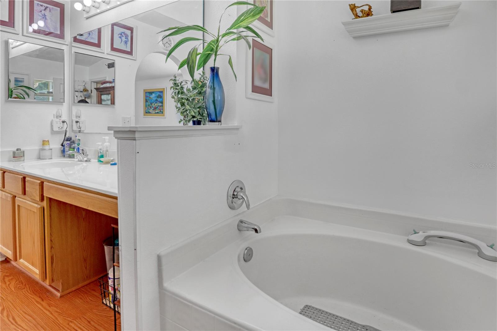 2210 SPRING CREEK CIR NE