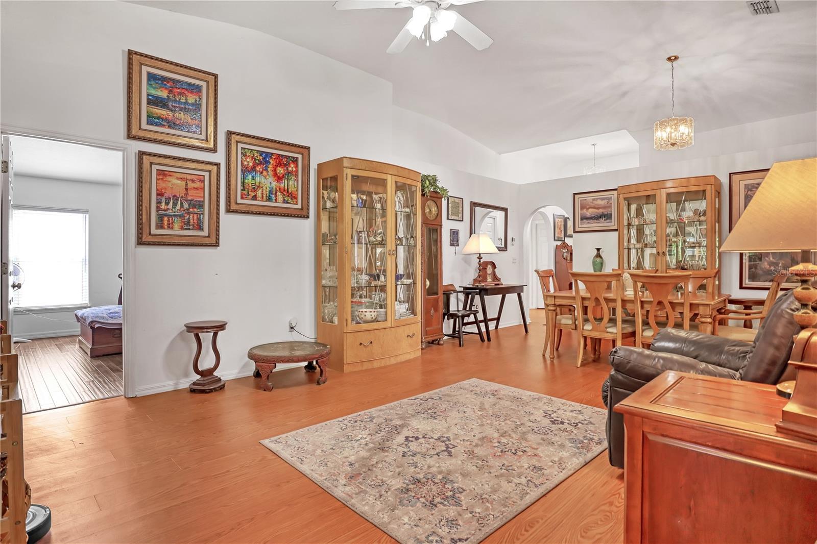 2210 SPRING CREEK CIR NE