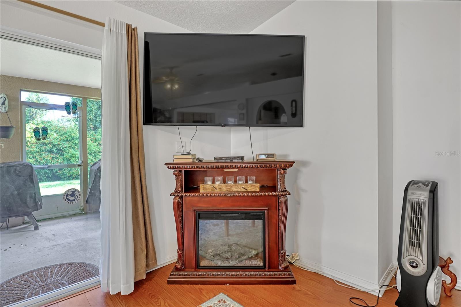 2210 SPRING CREEK CIR NE