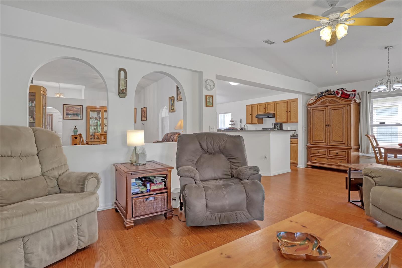 2210 SPRING CREEK CIR NE