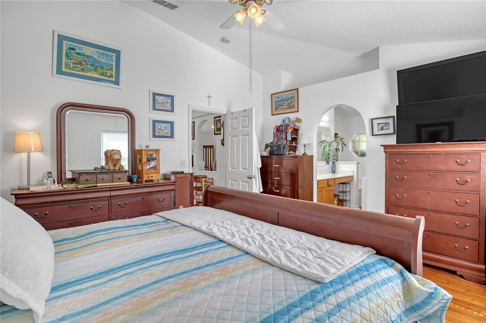 2210 SPRING CREEK CIR NE