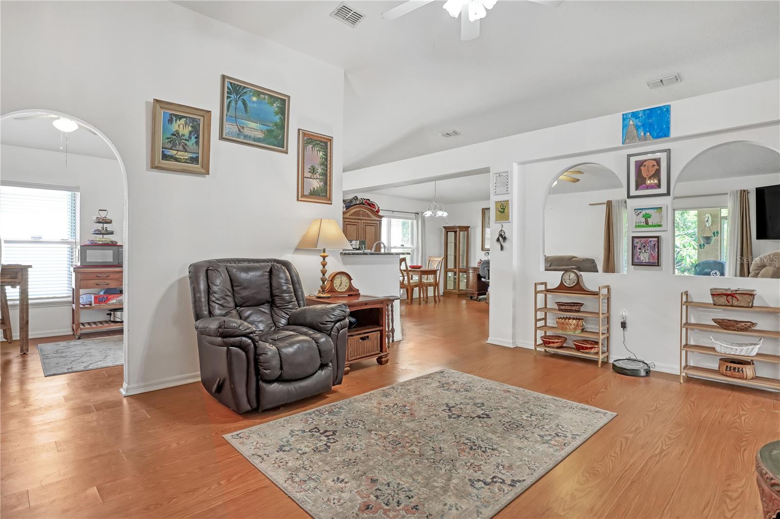 2210 SPRING CREEK CIR NE