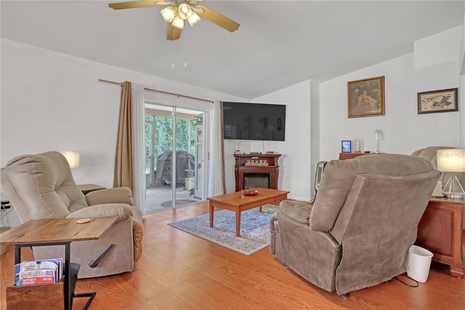 2210 SPRING CREEK CIR NE