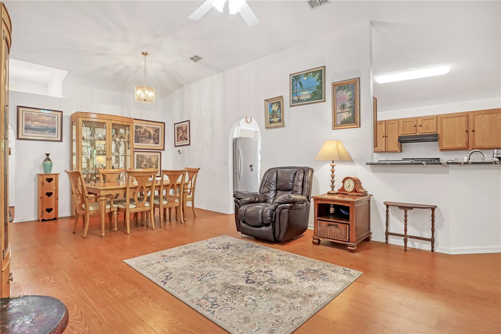 2210 SPRING CREEK CIR NE