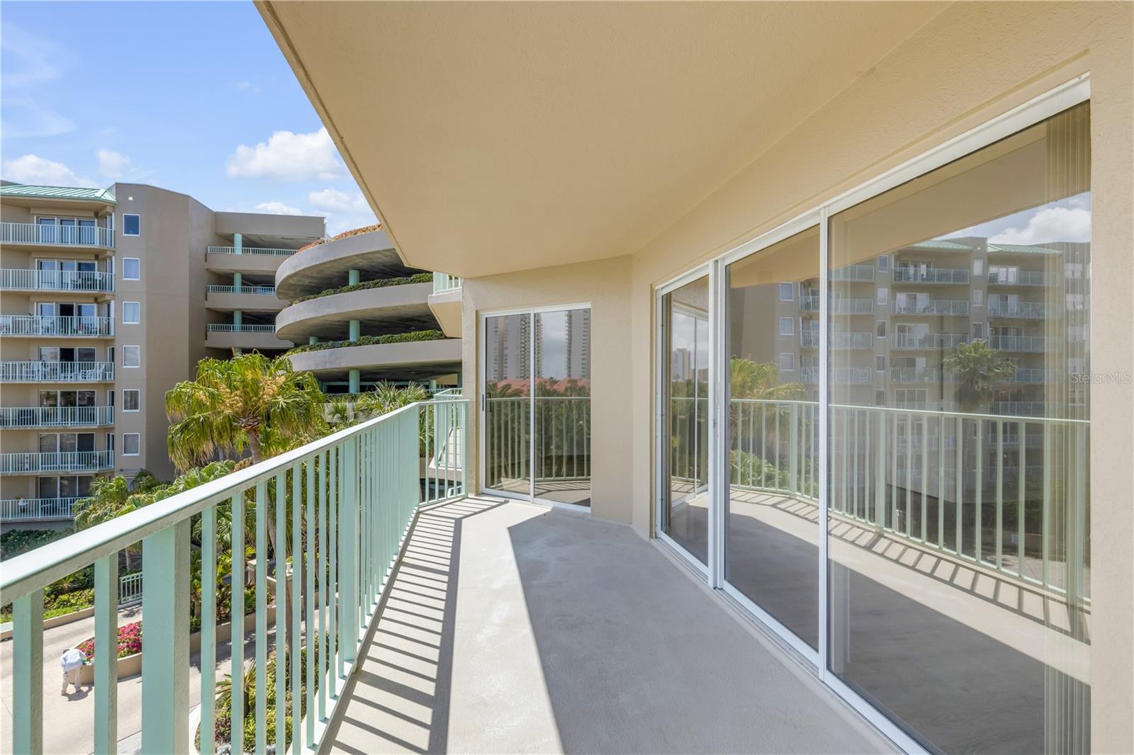 4 OCEANS WEST BLVD #402A