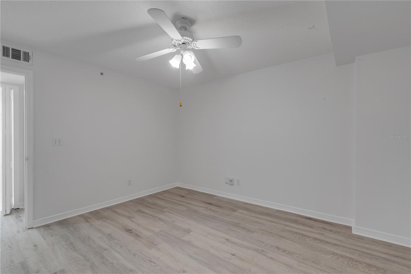 4 OCEANS WEST BLVD #402A