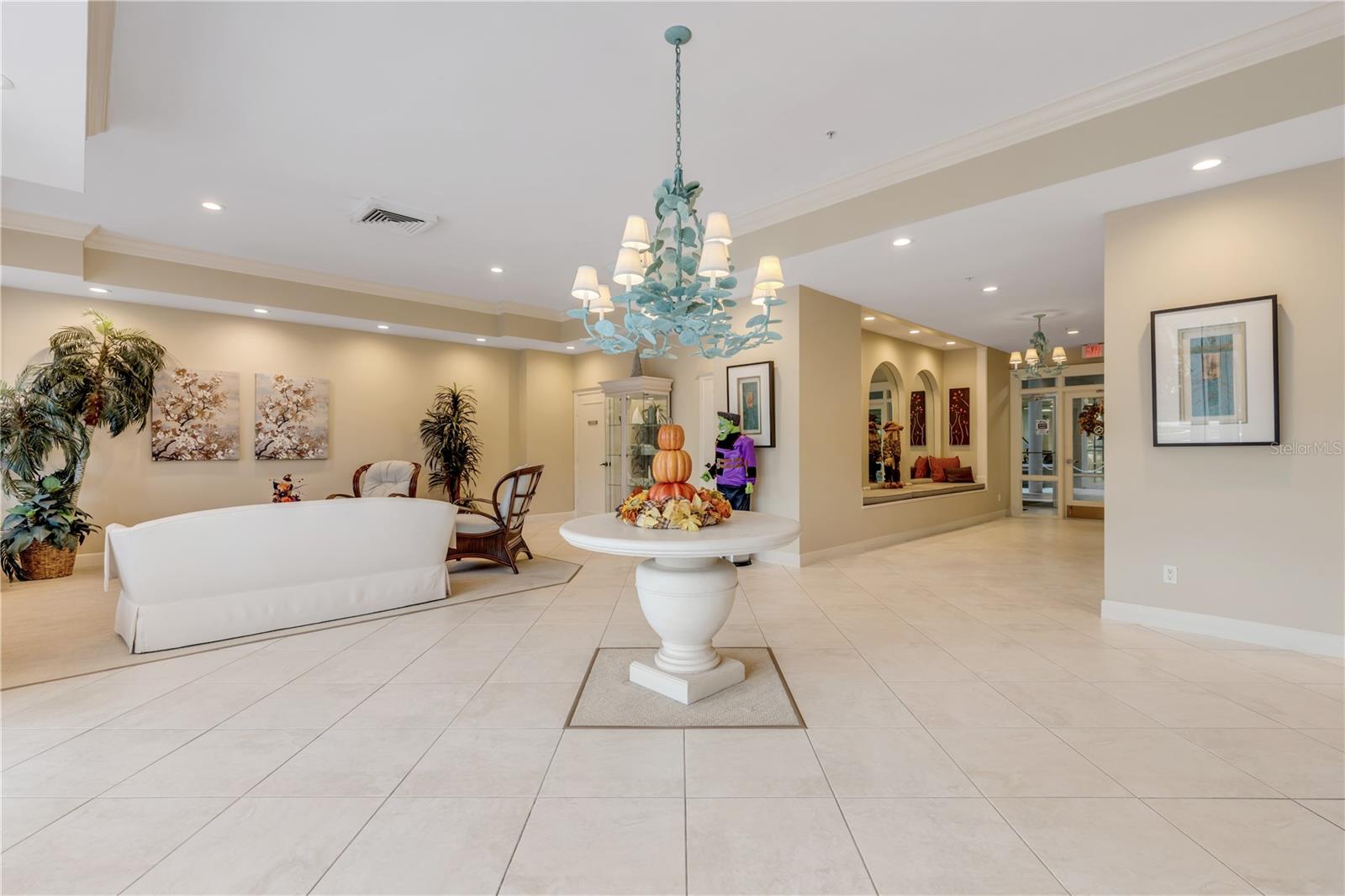 4 OCEANS WEST BLVD #402A