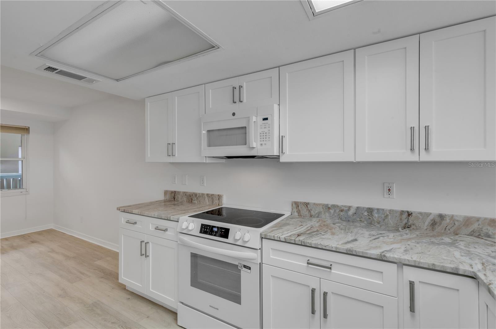 4 OCEANS WEST BLVD #402A