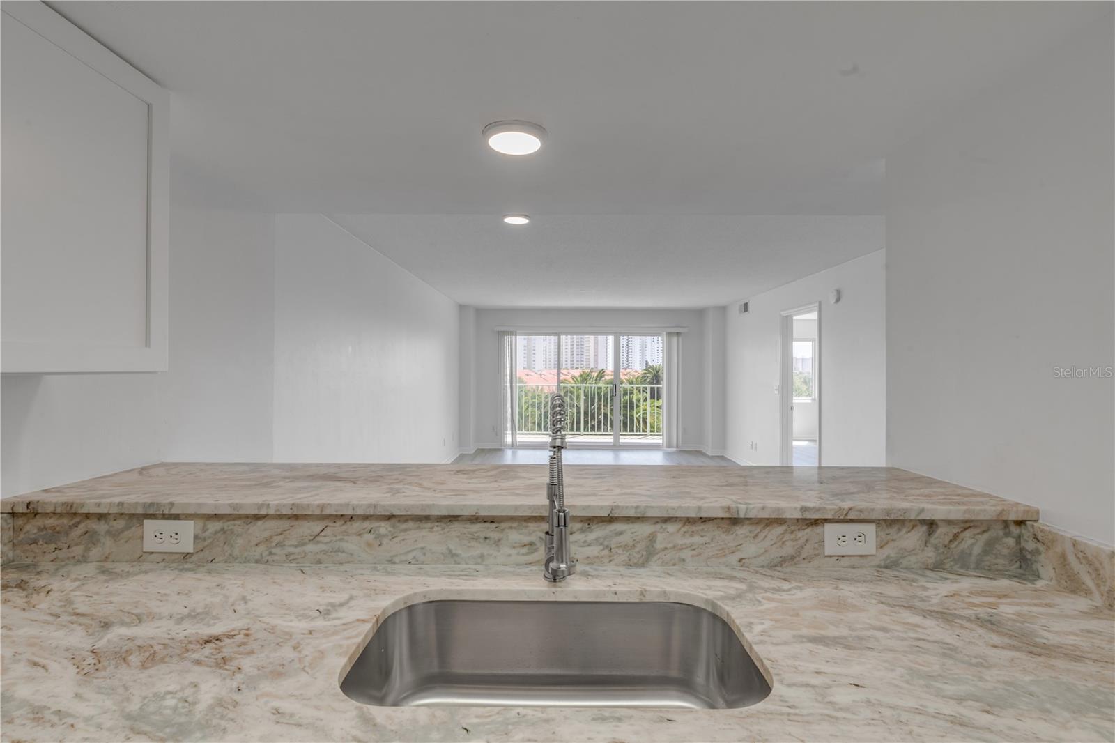 4 OCEANS WEST BLVD #402A