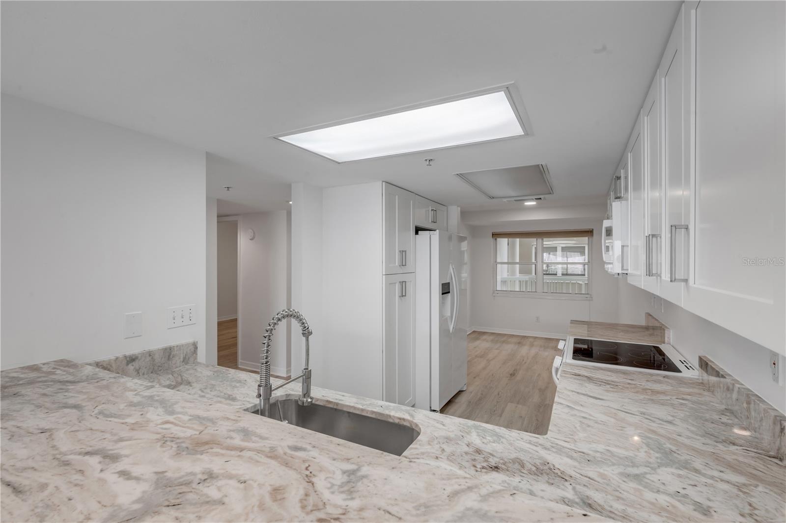 4 OCEANS WEST BLVD #402A